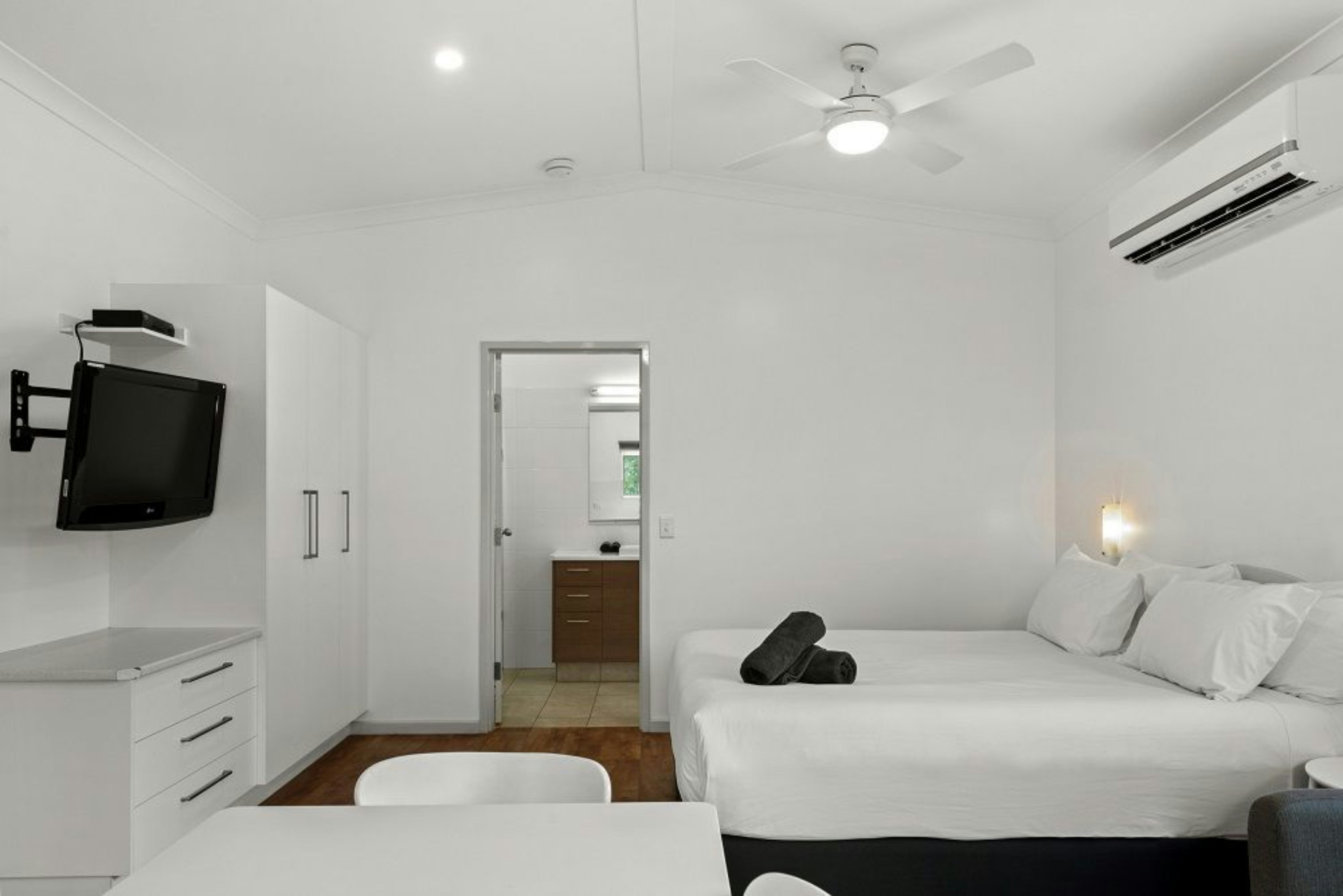 Deluxe, Studio, Cabin