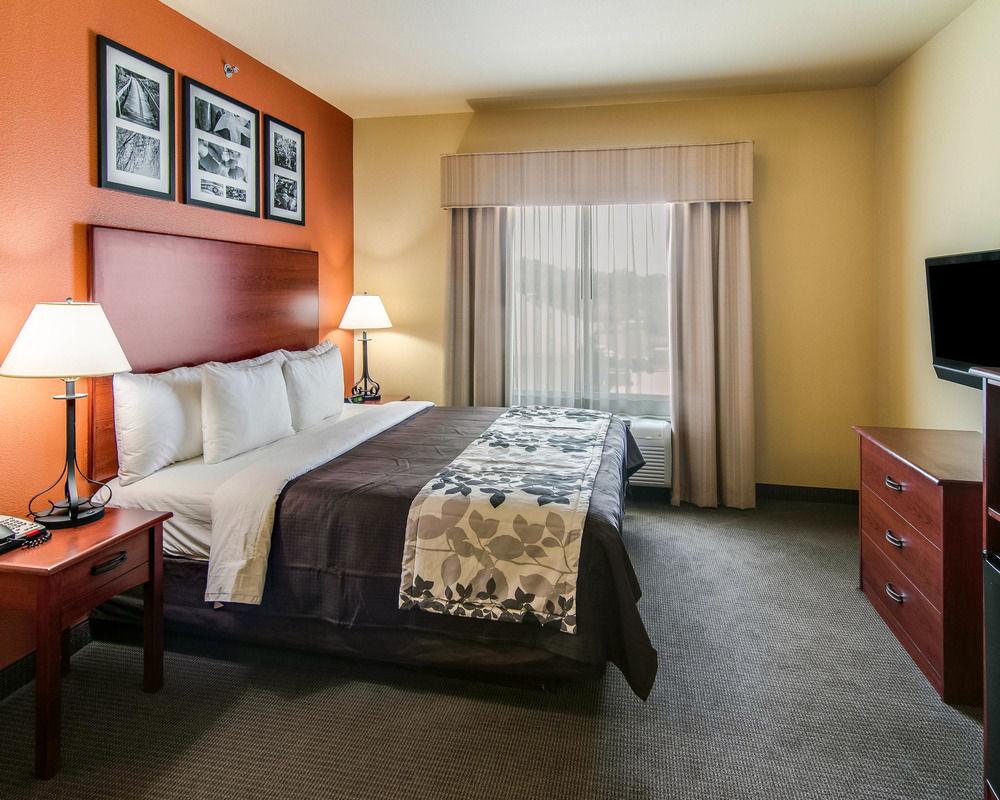 ROOM, KING BED