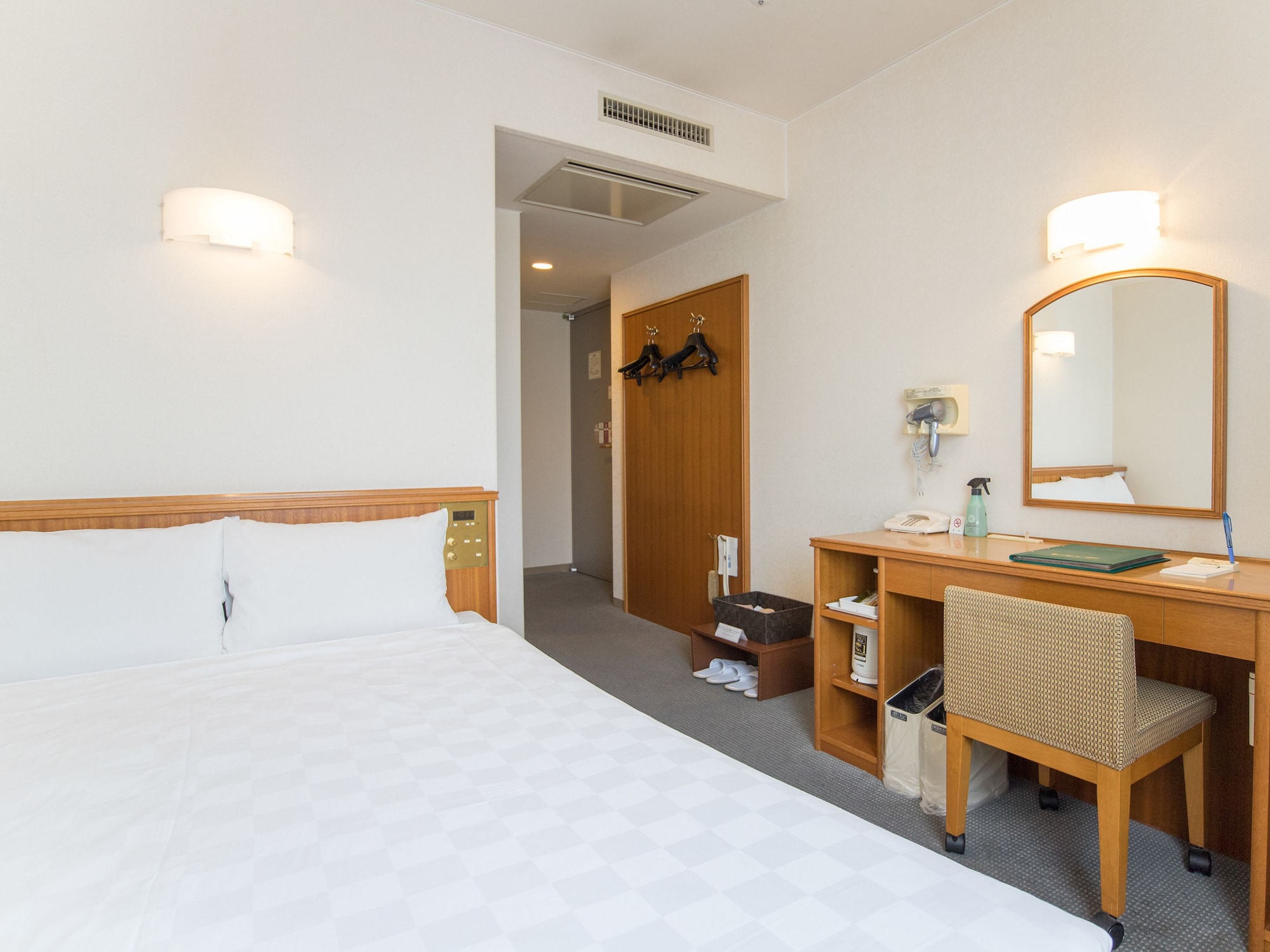 ROOM, DOUBLE BED