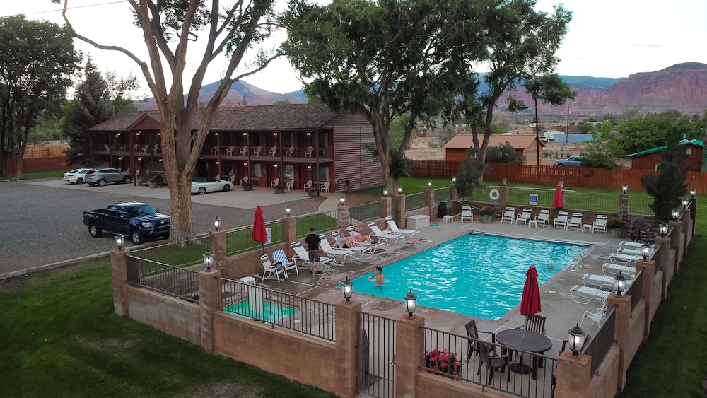 Austin\'s Chuckwagon Motel 36/41