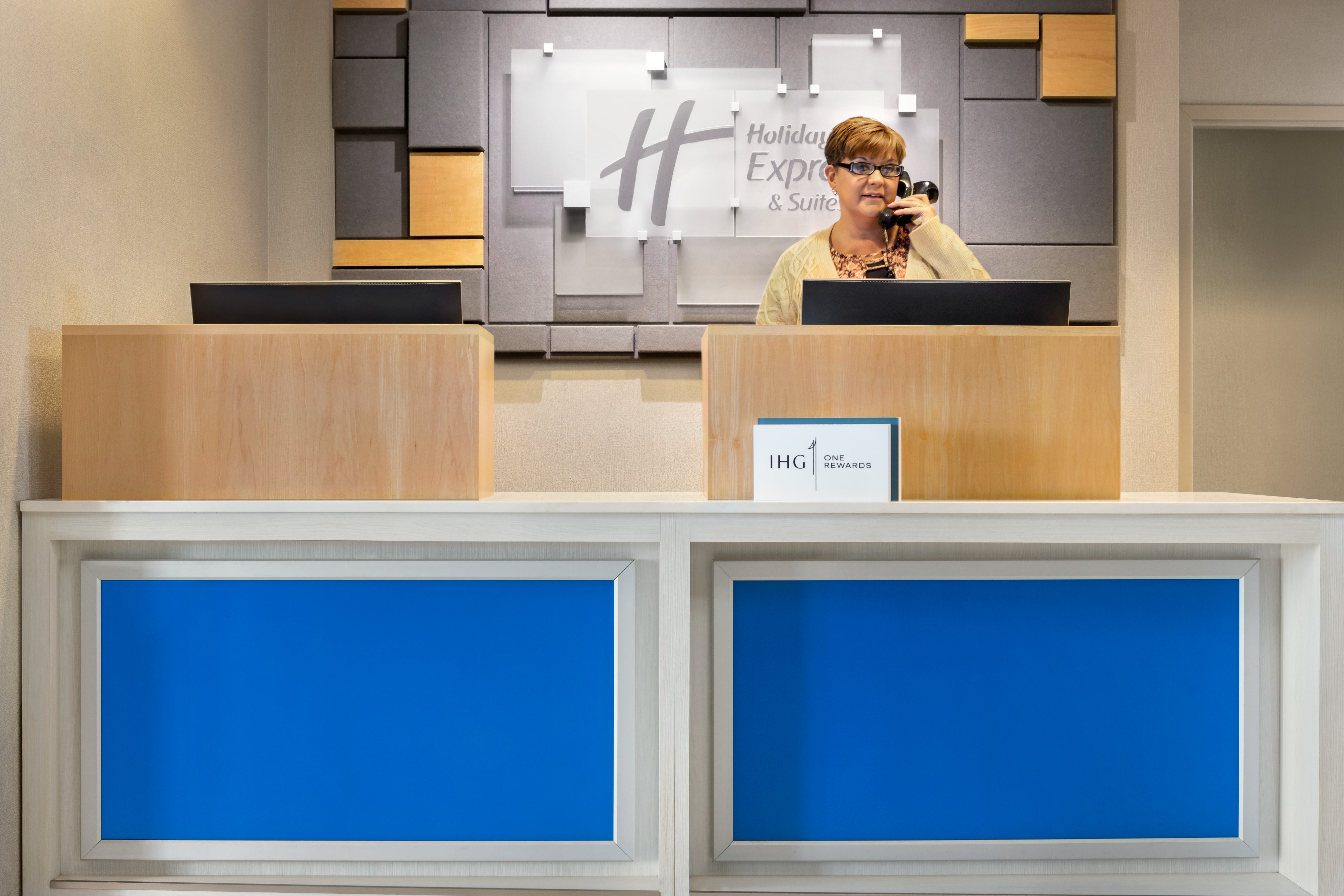 Holiday Inn Express Suites Anniston Oxford 23/24