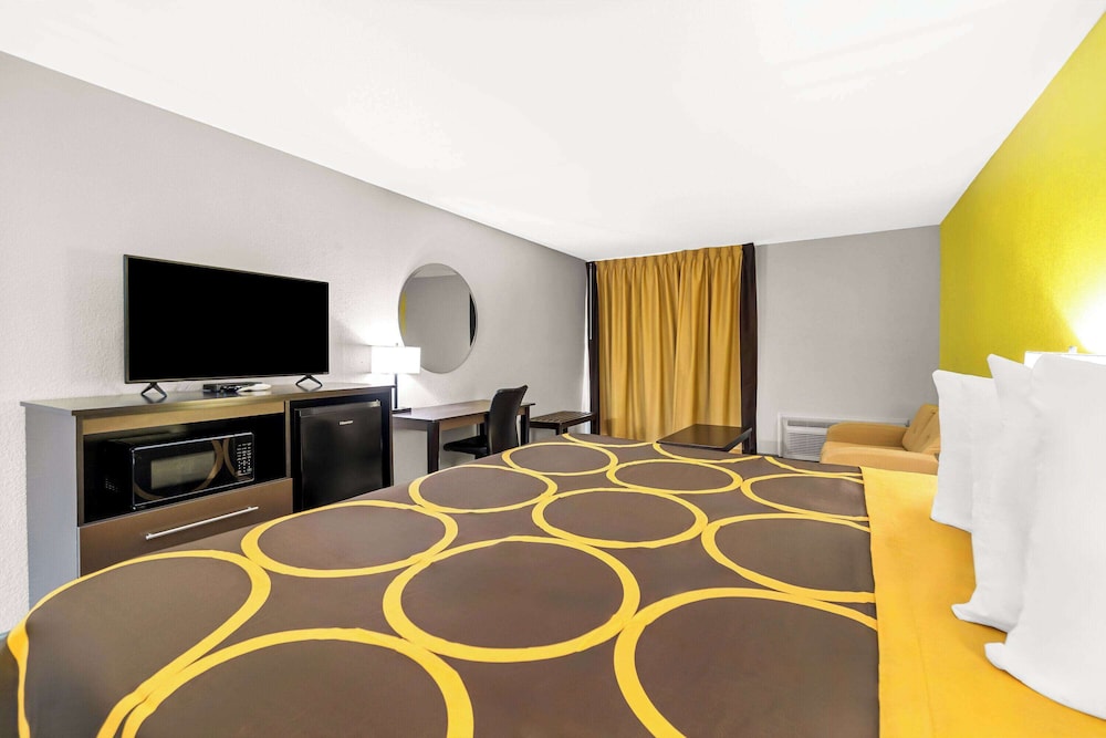Super 8 by Wyndham Paragould 27/50