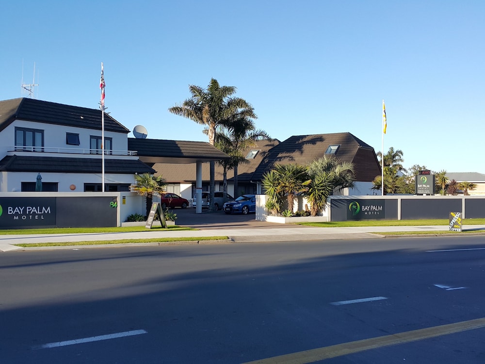 Bay Palm Motel 5/50