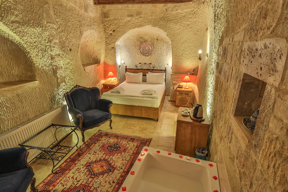 Bedrock Cave Hotel 21/50