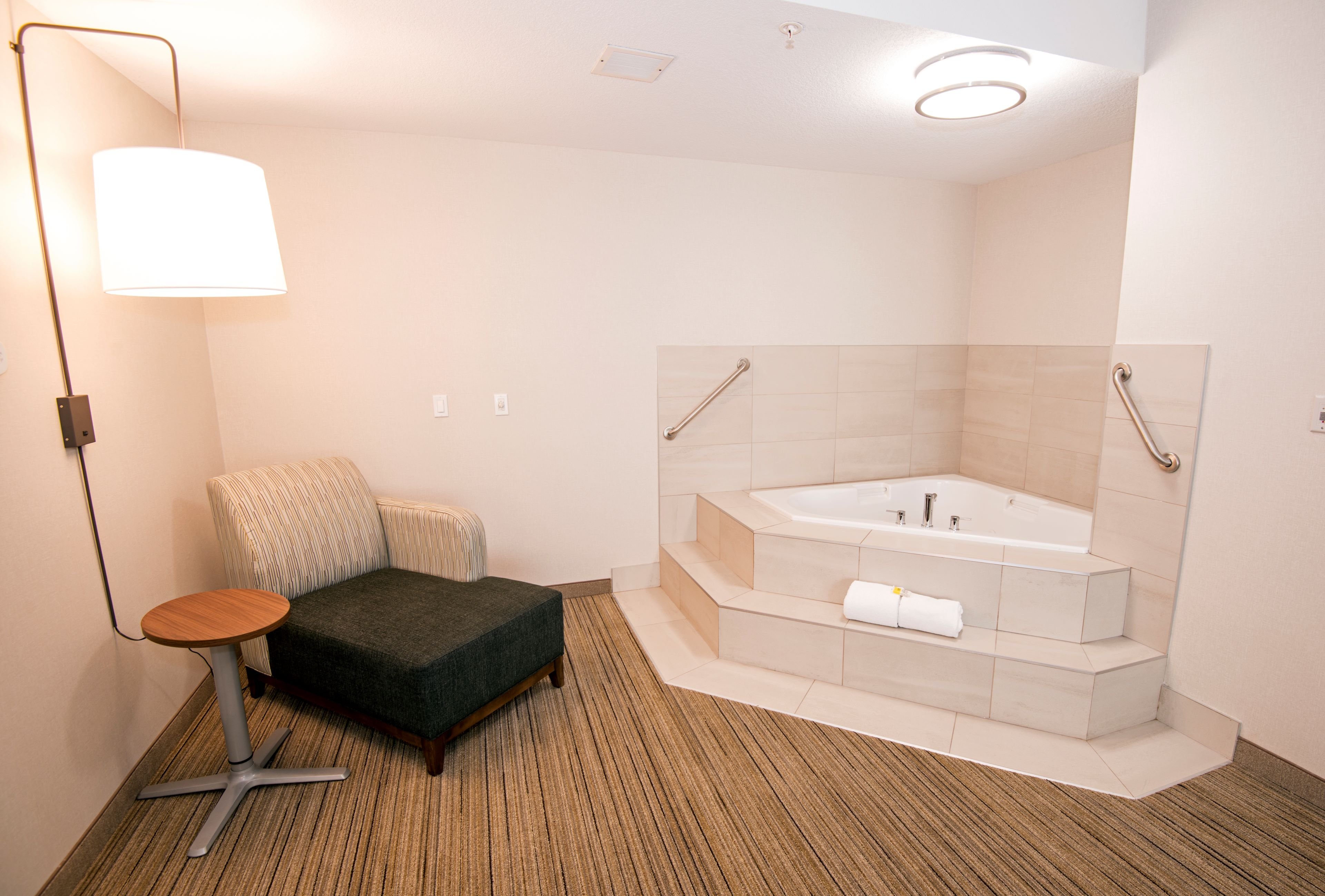 Holiday Inn Express Hotel Suites Hinton 36/57