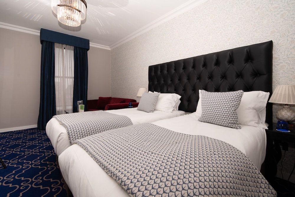 The Francis Hotel 13/81