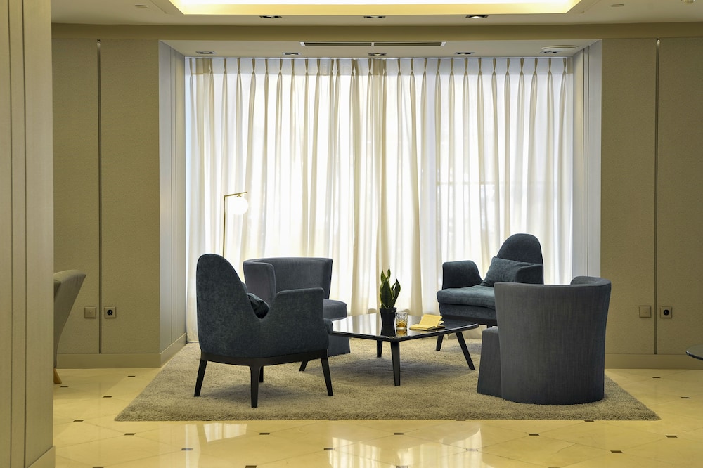 Melia Athens 62/73