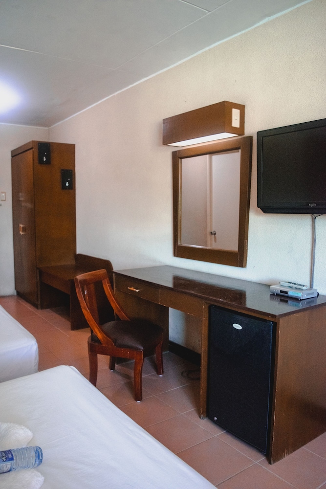 Country Village Hotel 20/37