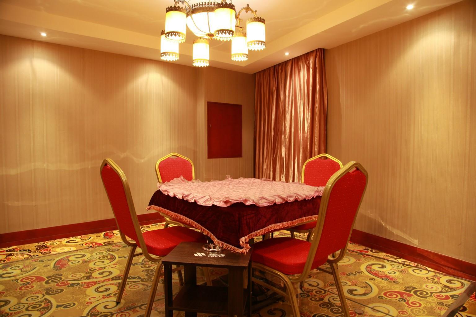 Jun Yi Kai Yue Hotel 29/32