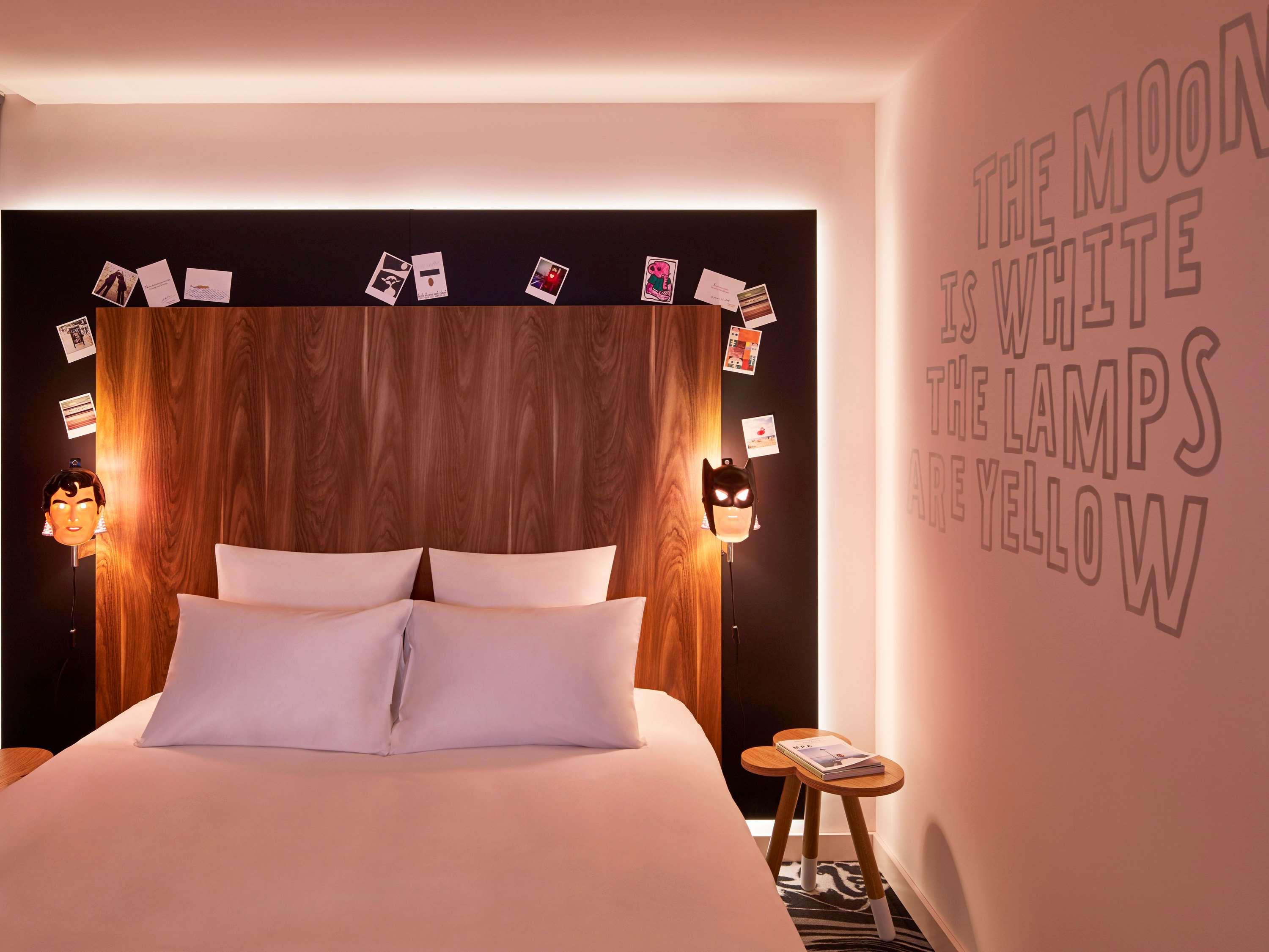 Medium Mama Room