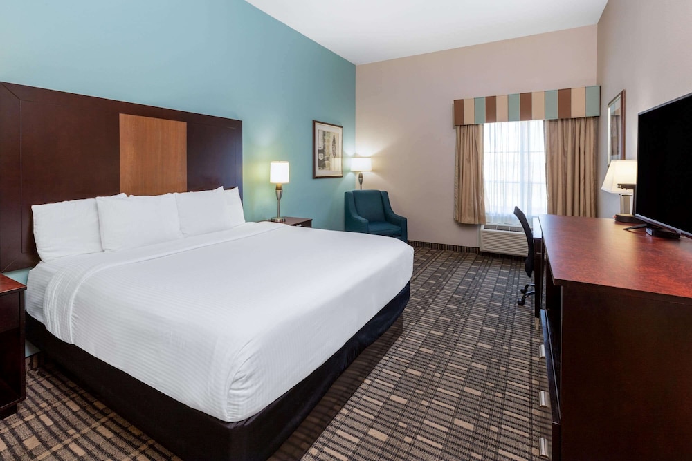 La Quinta Inn & Suites by Wyndham Fort Worth - Lake Worth 13/50