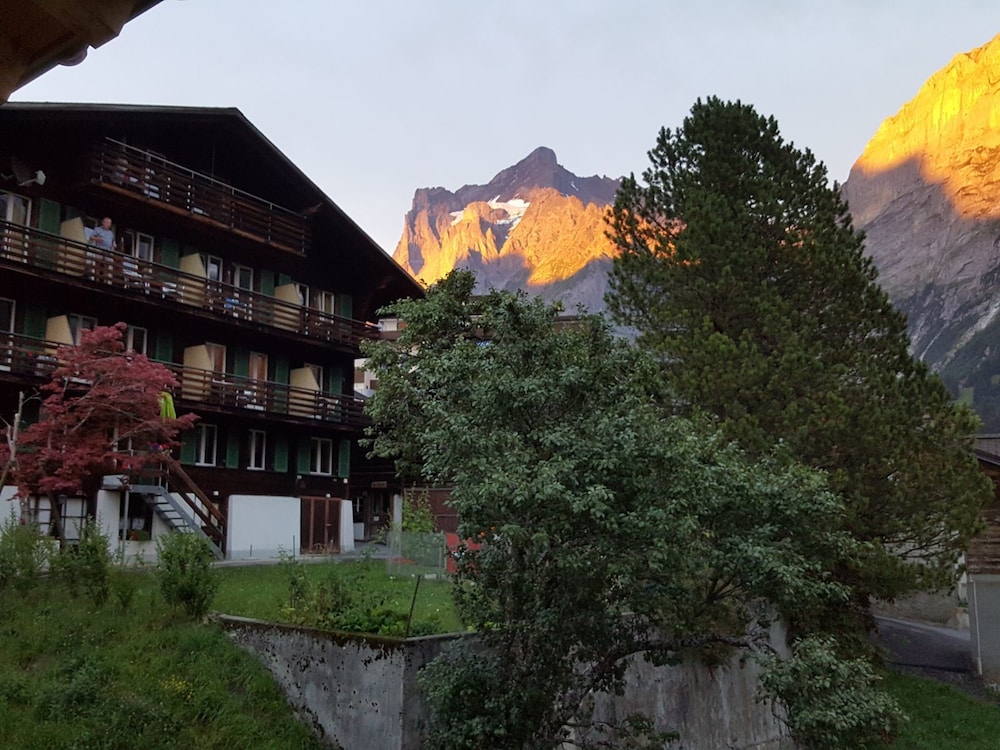 Hotel Tschuggen 3/50