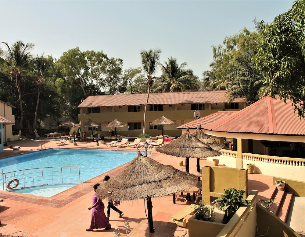 Badala Park Hotel in SERREKUNDA