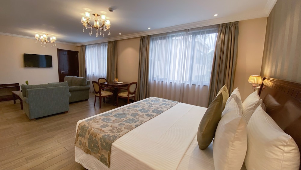 Sarova Woodlands Hotel Spa 20/50