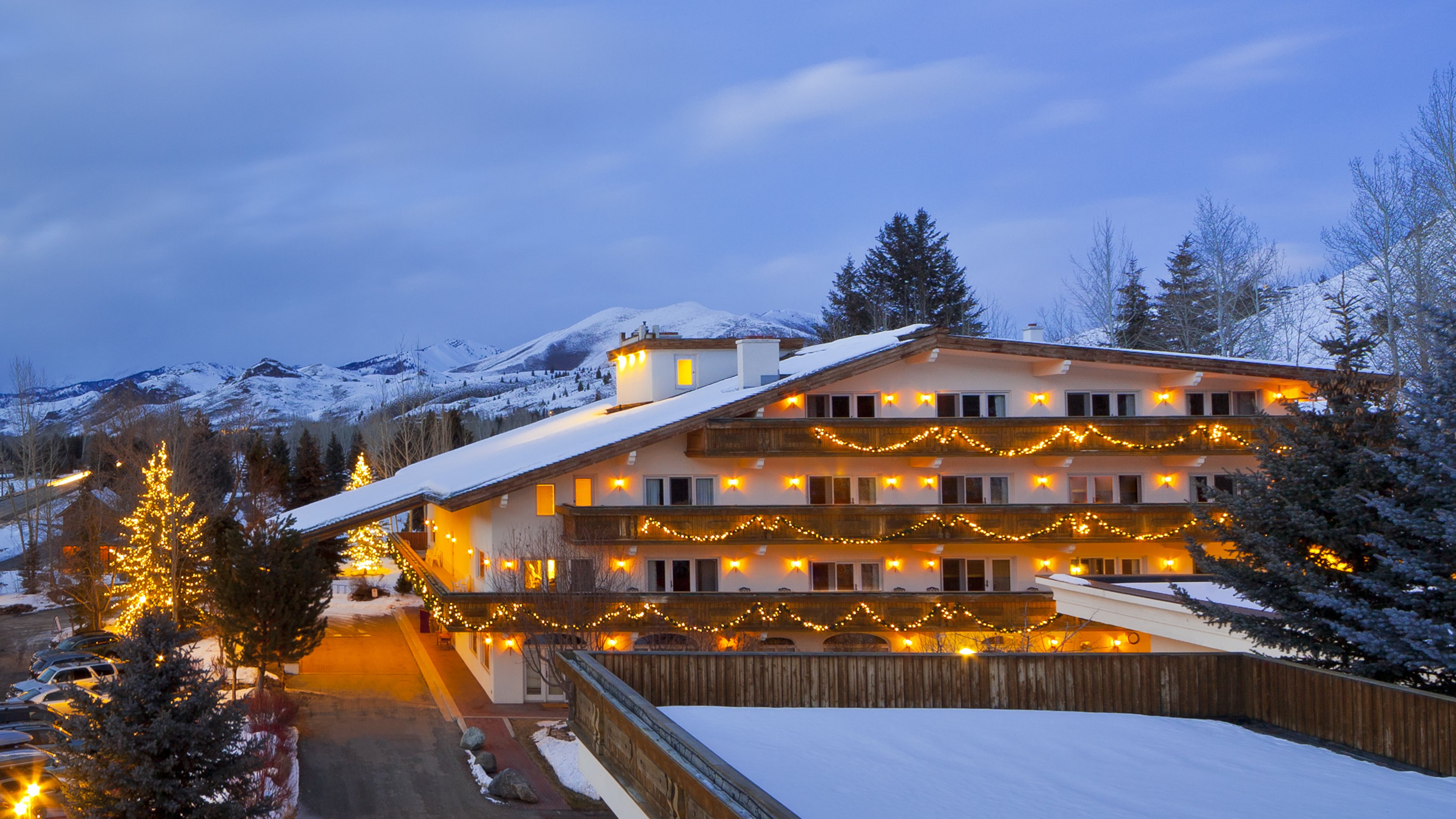 Knob Hill Inn 2/48