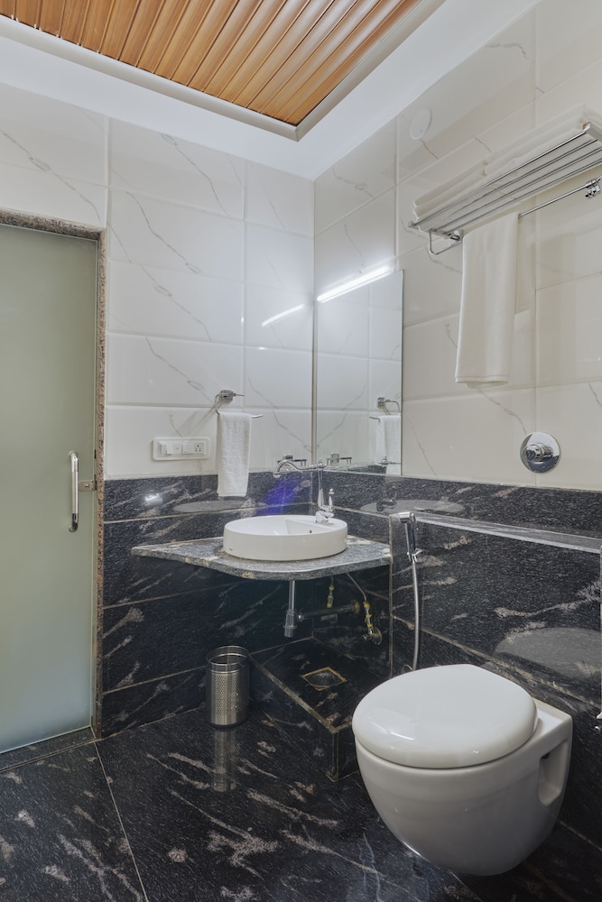 Hotel Gyan Garh Udaipur 48/49