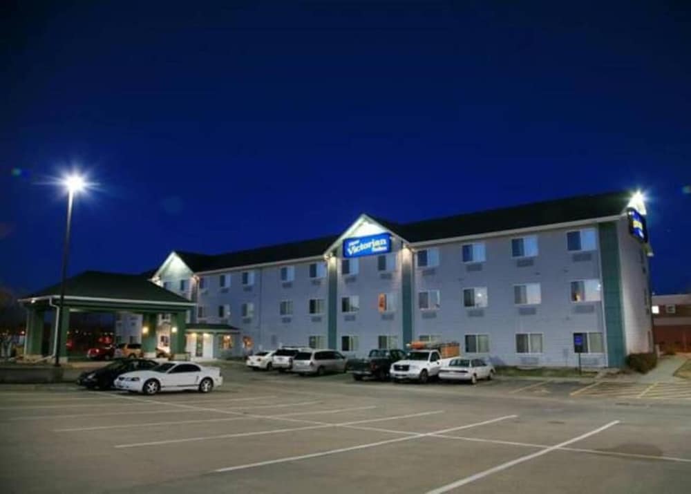 New Victorian Suites 4/66