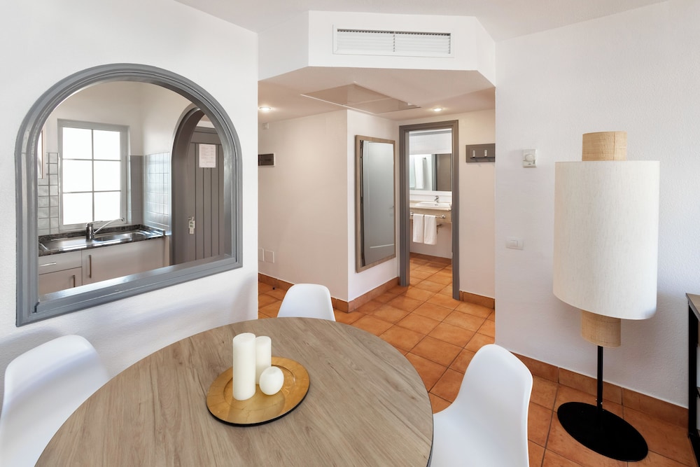 Sol Barbacan Apartments 31/72