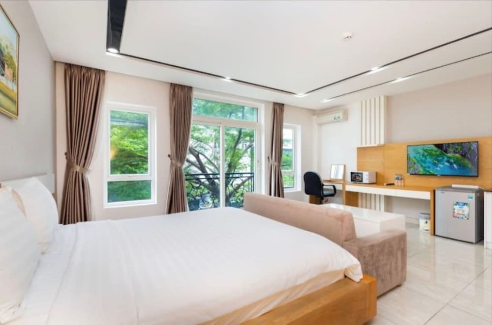 Laguna Hotel 7/41