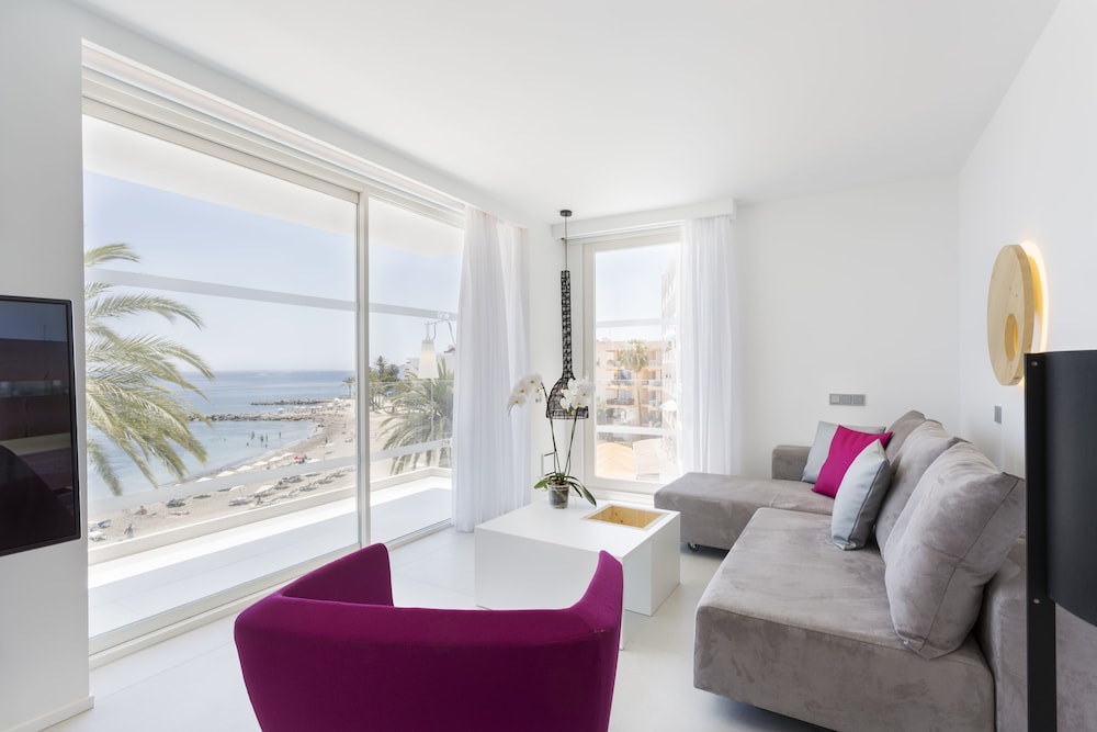 One Ibiza Suites 28/50