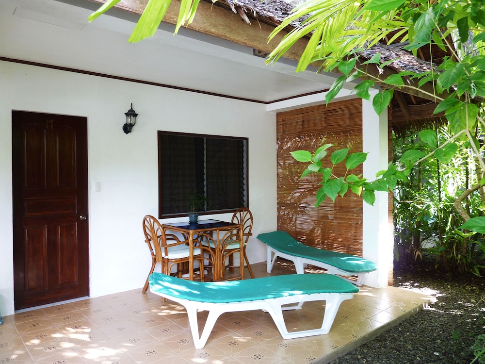 Marcosas Cottages Resort 66/68