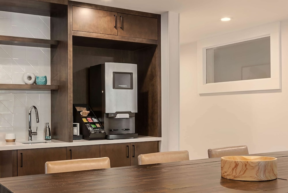 WaterWalk Extended Stay by Wyndham Atlanta - Sandy Springs 50/50