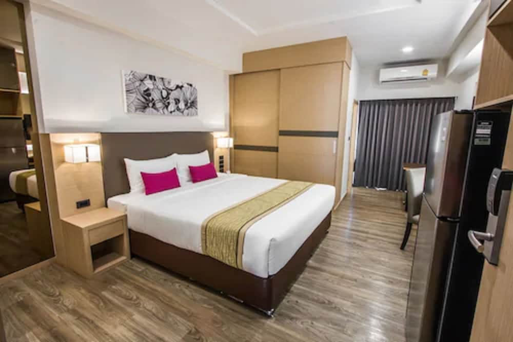 Pacific Park Hotel And Residence 25/64