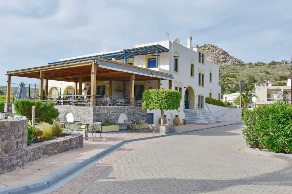 Emporios Bay Hotel 5/64