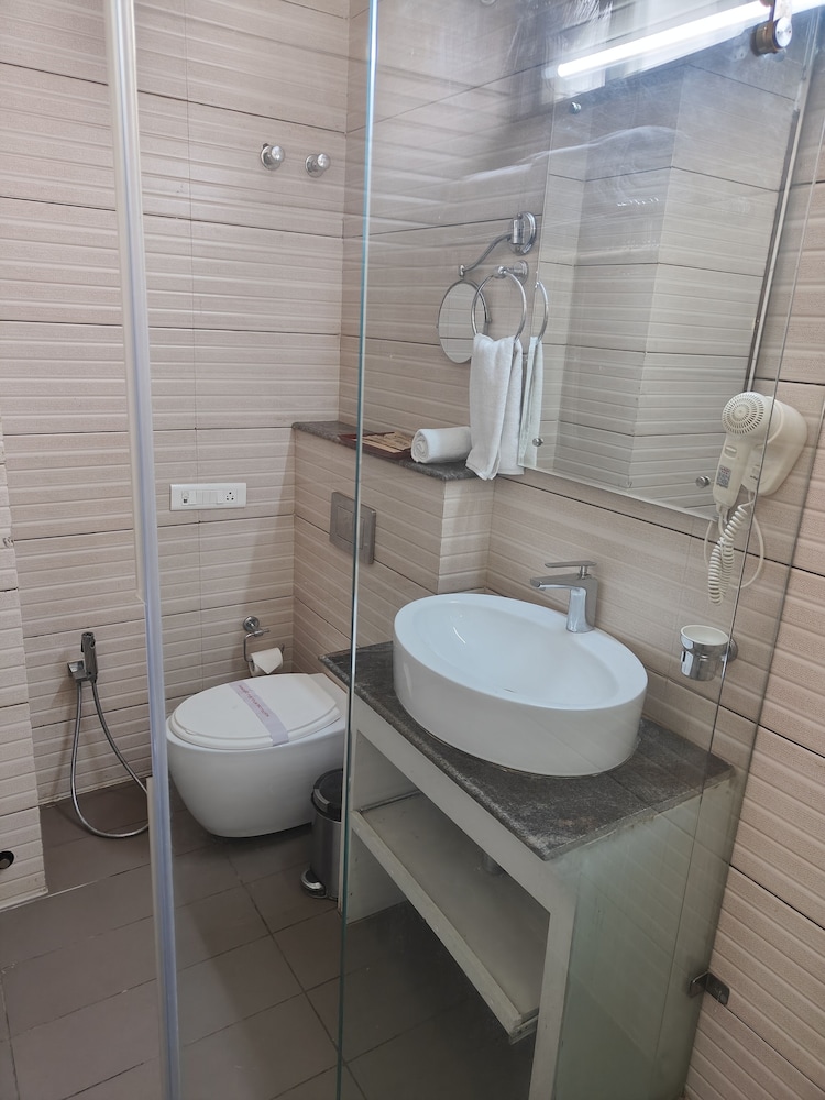 Pinnacle by Click Hotels, Lucknow 63/63