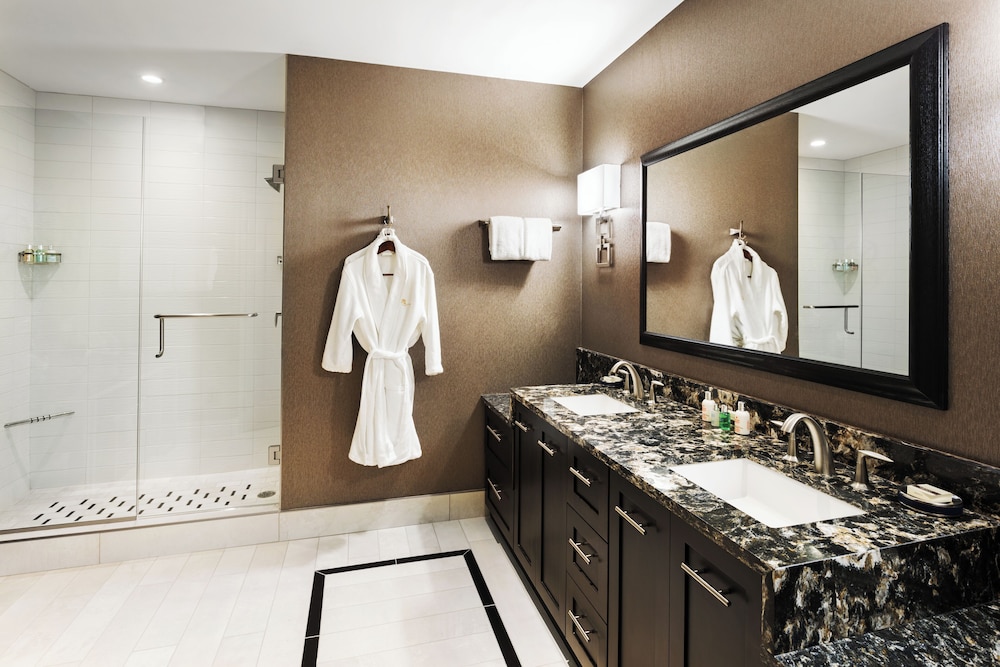 The Tennessean Personal Luxury Hotel 55/57