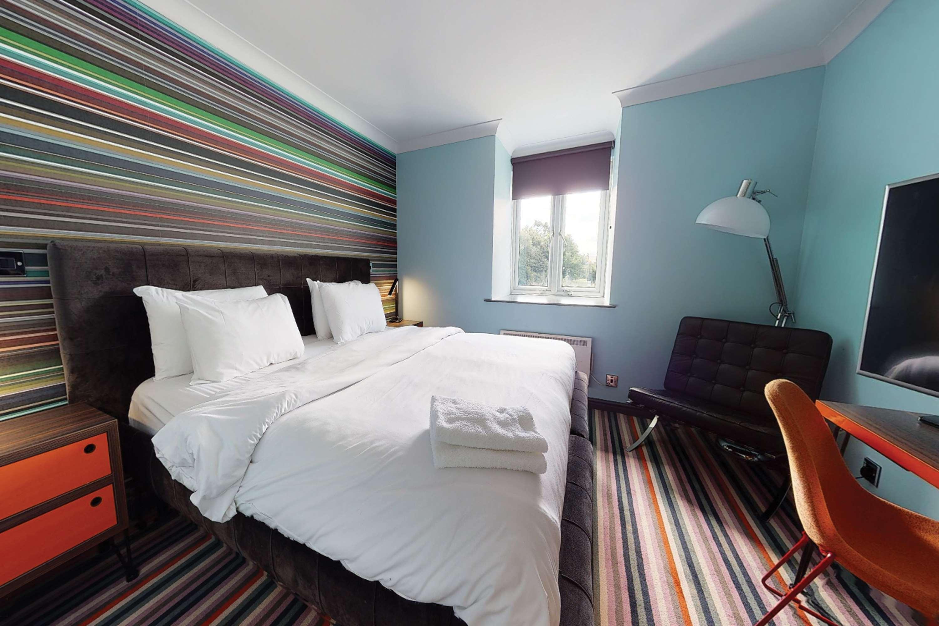 غرفة قياسية بسريرين منفصلين، Village Leeds North Hotel Leisure Club 5/9