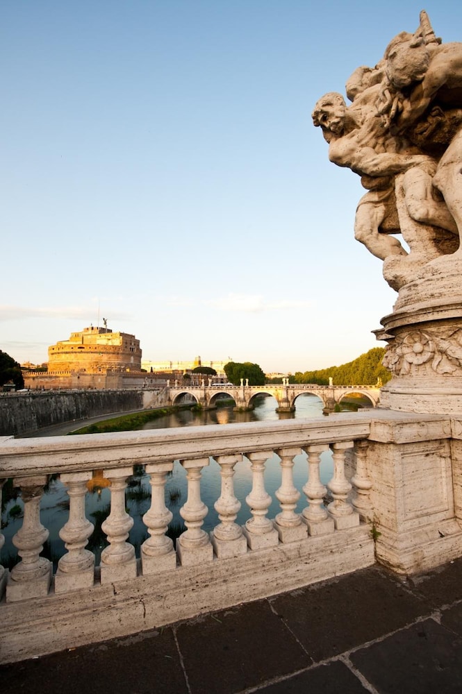 Rome Services Porta Castello 40/44