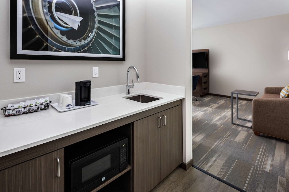 Hampton Inn and Suites San Diego Airport Liberty Station 40/46