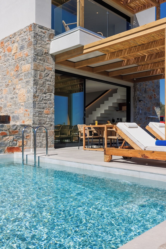 Deos Luxury Suites 38/50