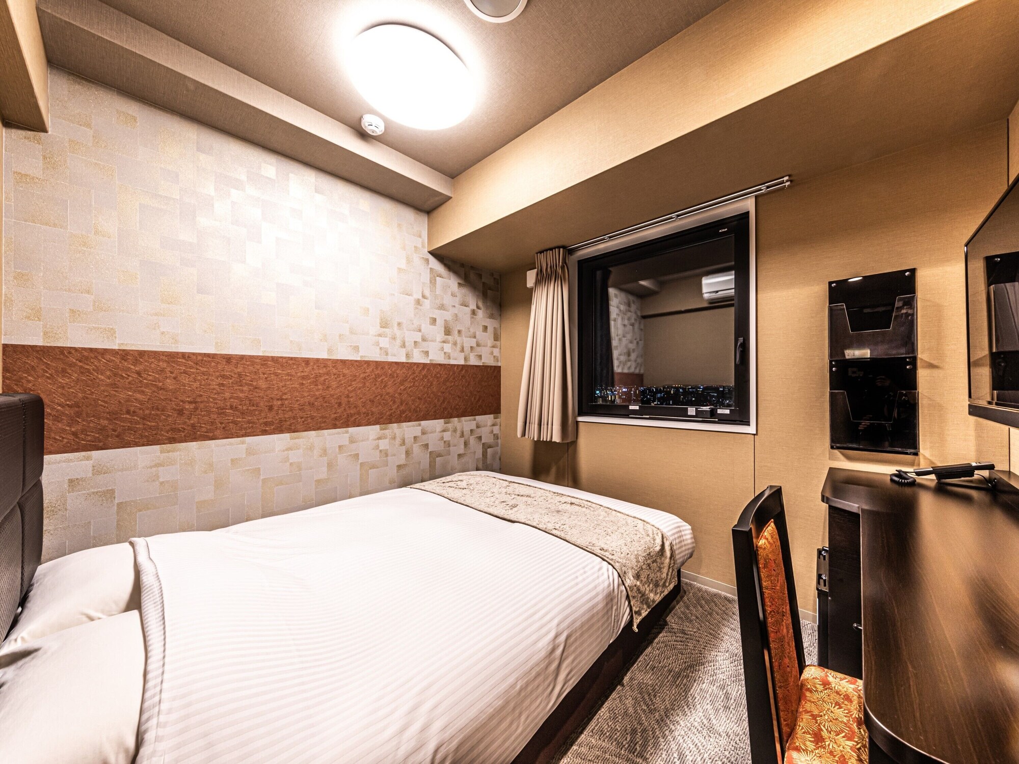ROOM, QUEEN BED, HIGH FLOOR