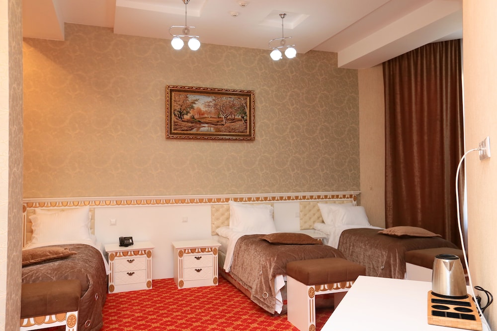 Spring Hotel 12/50