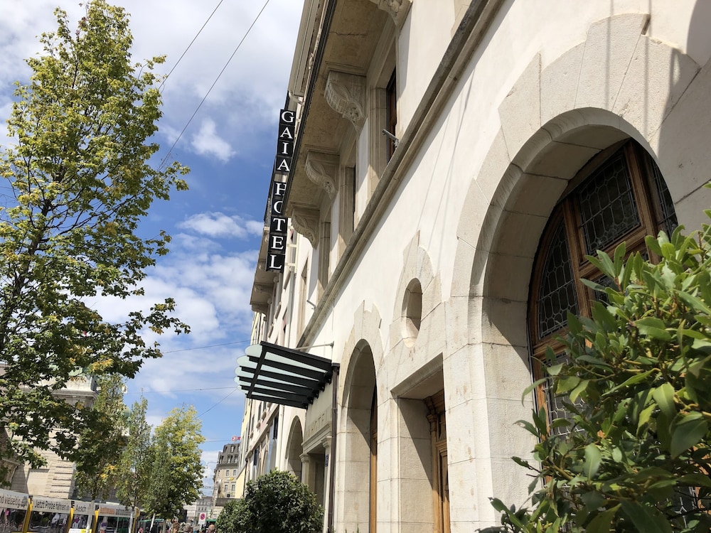 Gaia Hotel 2/75