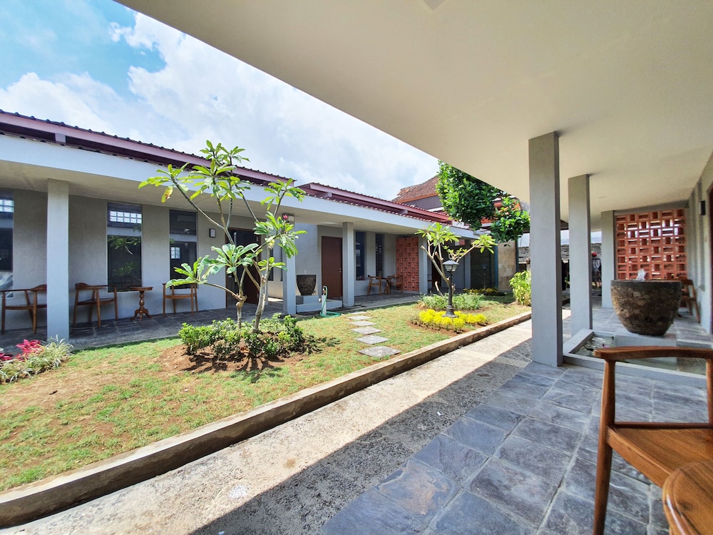 SANUR AGUNG HOTEL 74/77