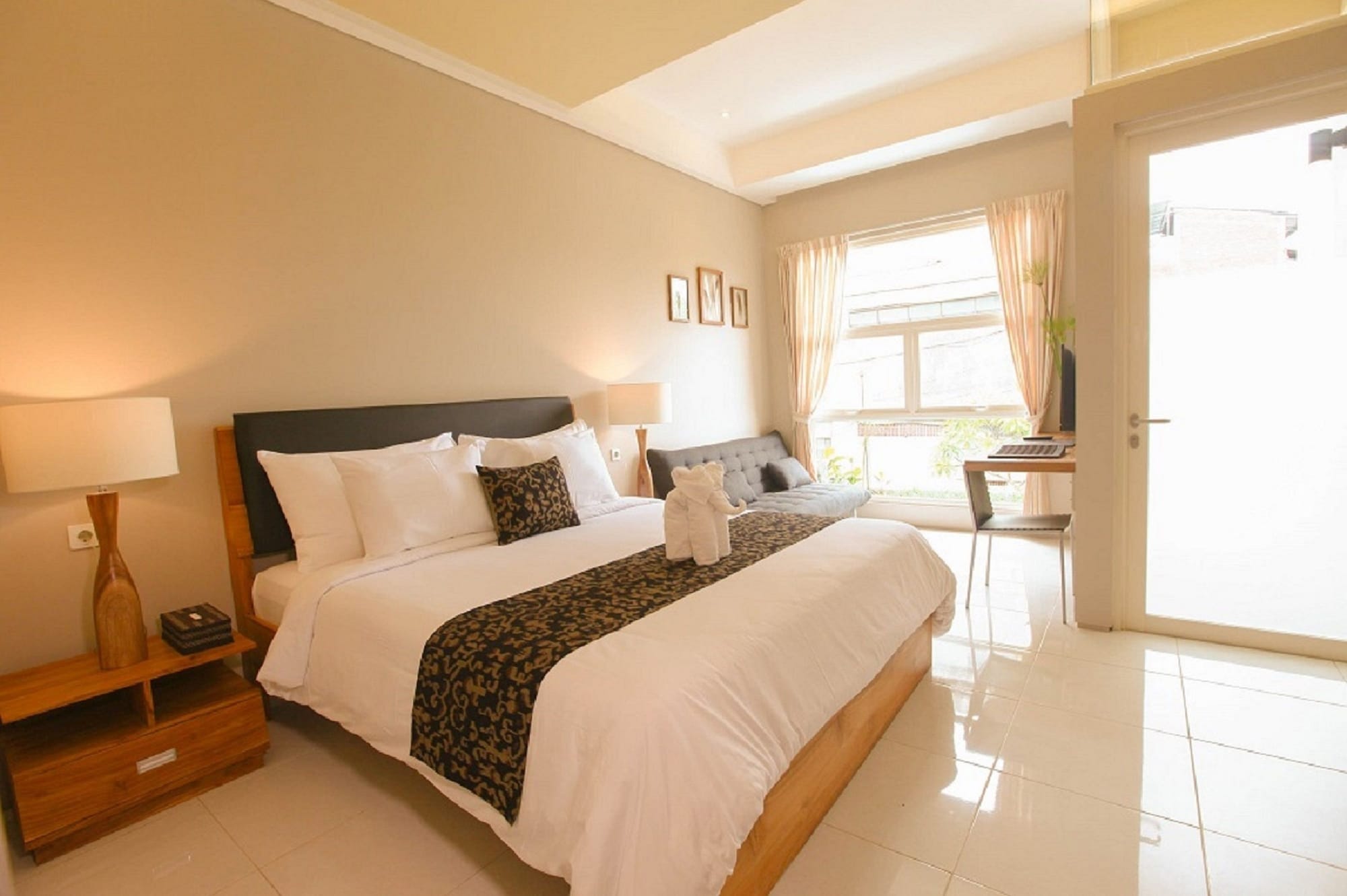 EXECUTIVE, SUITE, BALCONY