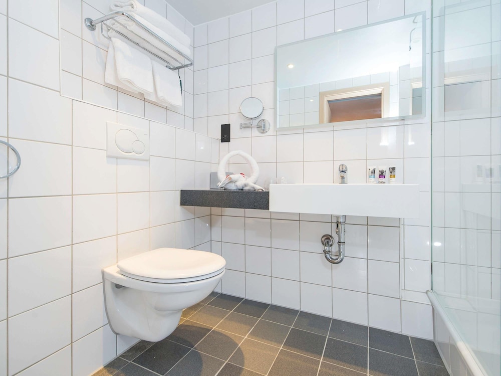 Mercure Cardiff North Hotel 45/50
