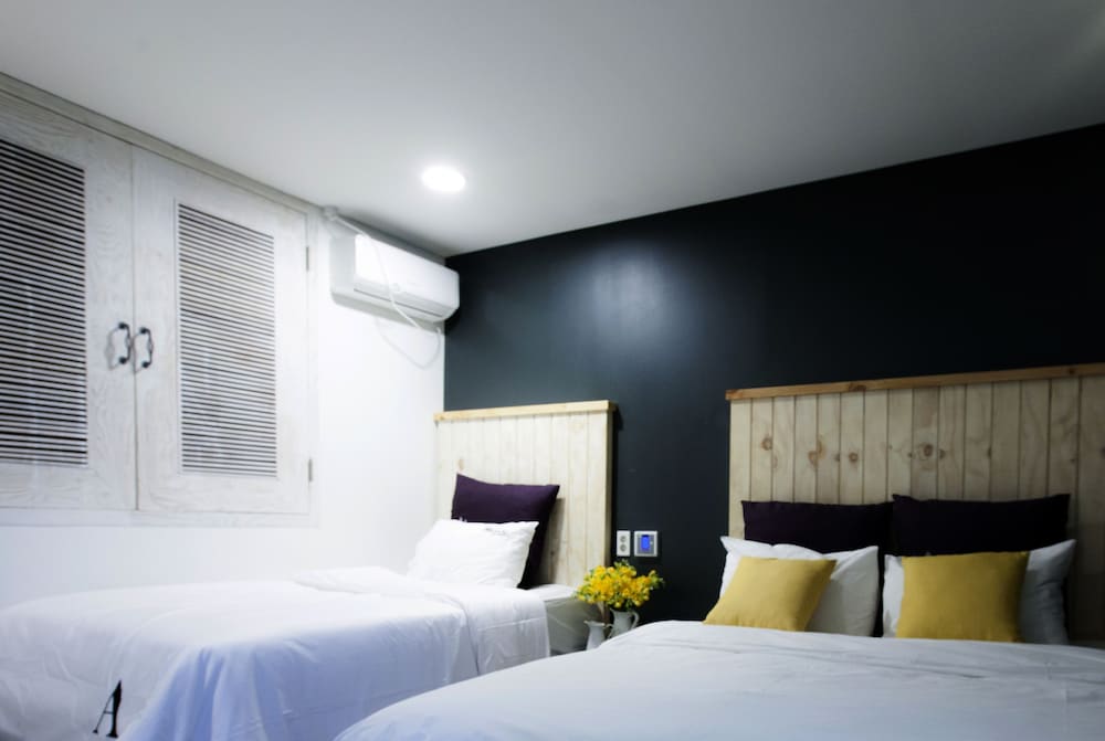 Hotel Merci 13/69