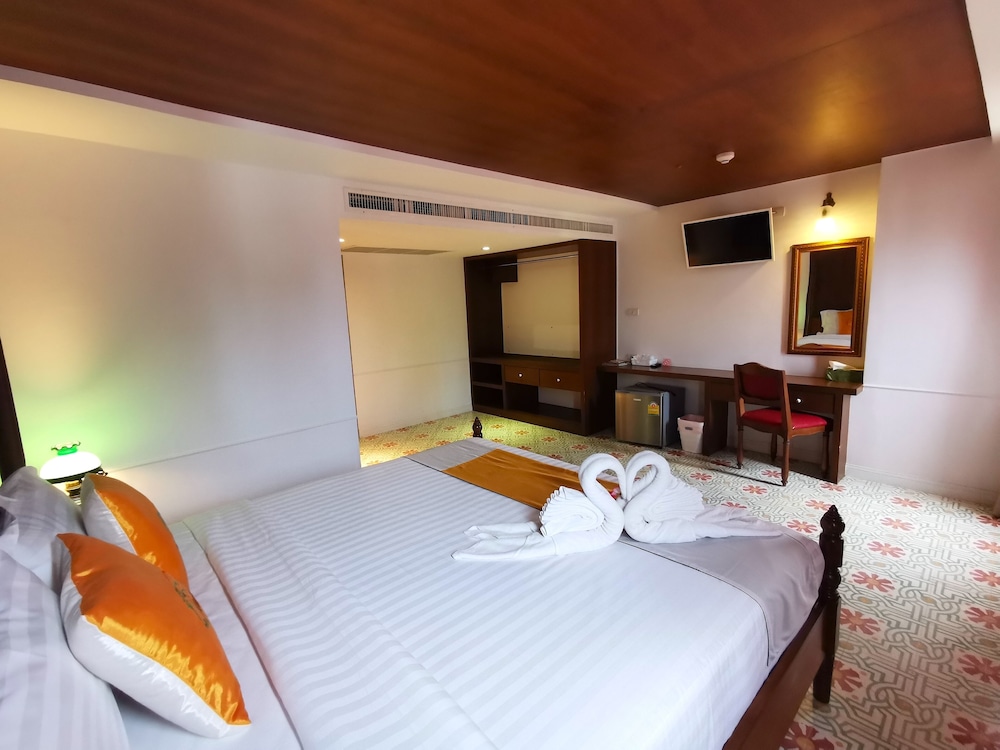 DELUXE, DOUBLE BED