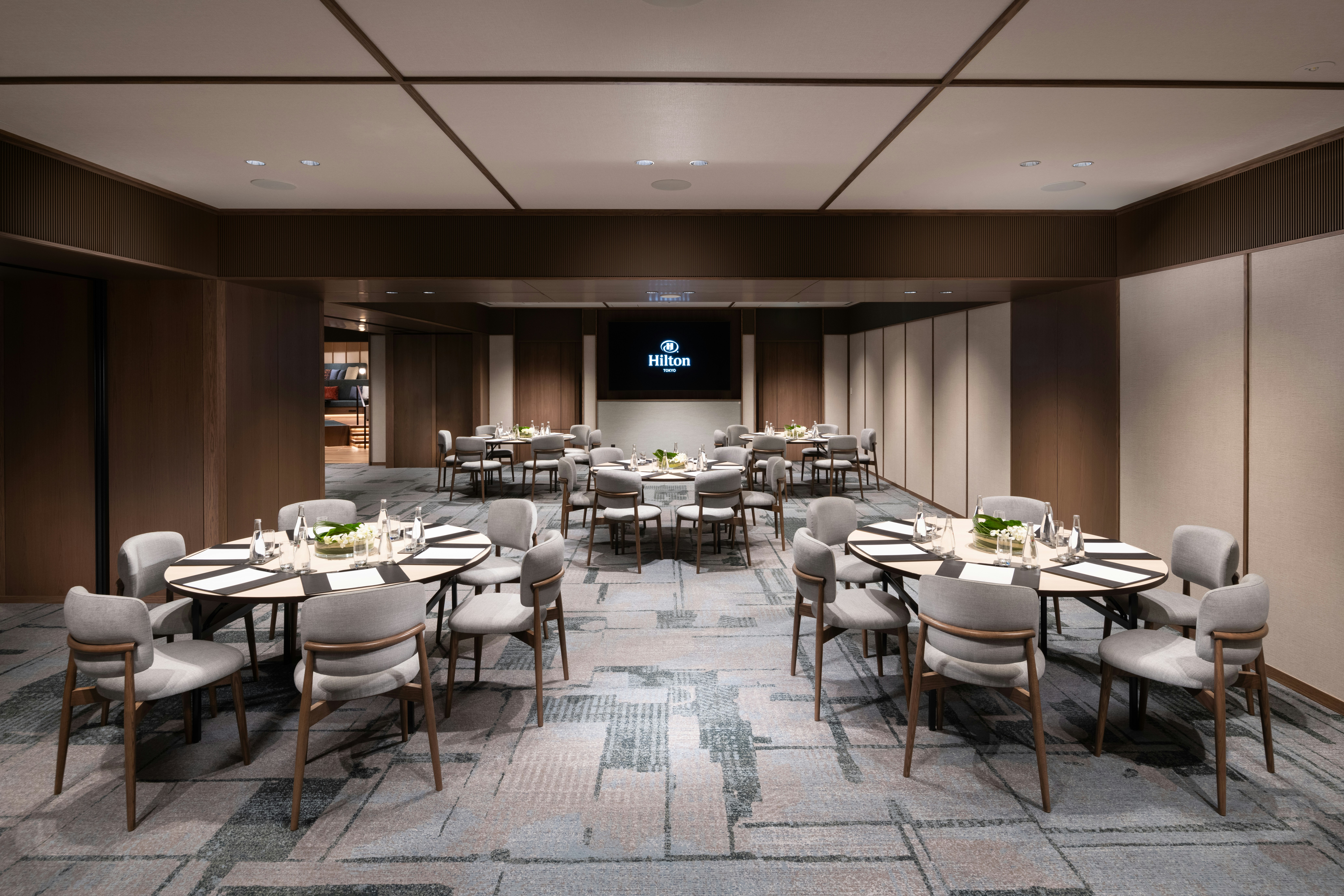 Hilton Tokyo 64/78