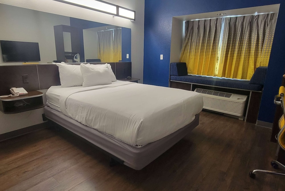 Microtel Inn Council Bluffs 20/50