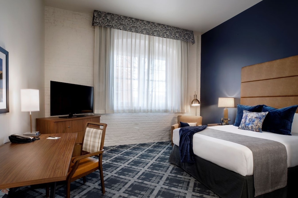 STUDIO, SUITE, KING BED, CITY VIEW