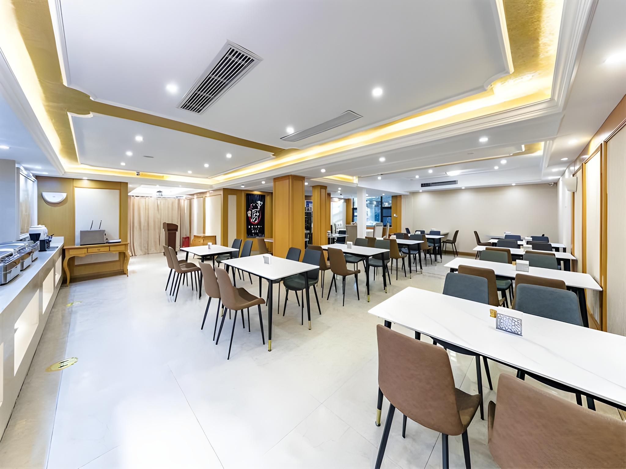 Vienna International Hotel (Fuzhou Shudou Metro Station) 32/38