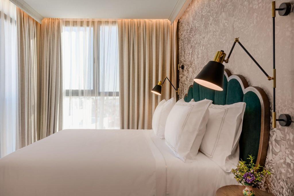 Giralda, Suite, King Bed, City View, Terrace