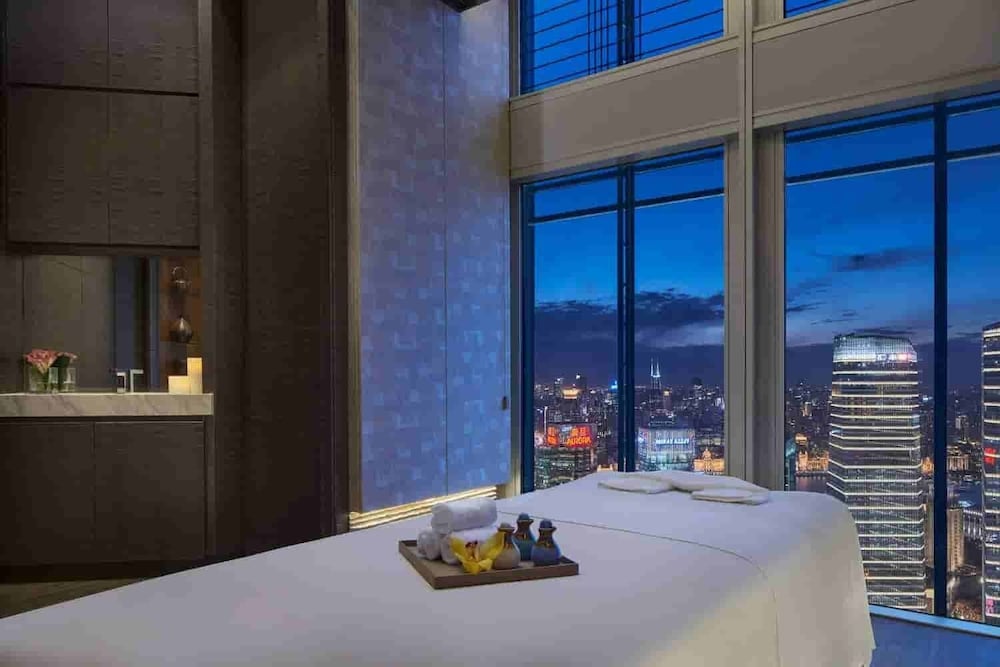 GRAND HYATT SHANGHAI 34/69