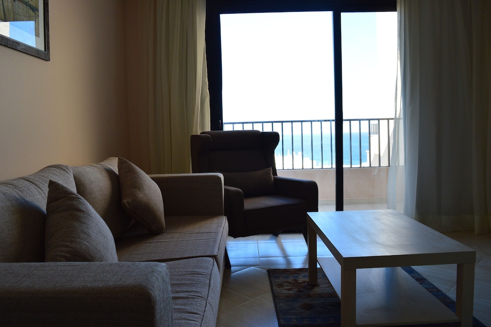 Sky View Suites Hotel 4/20