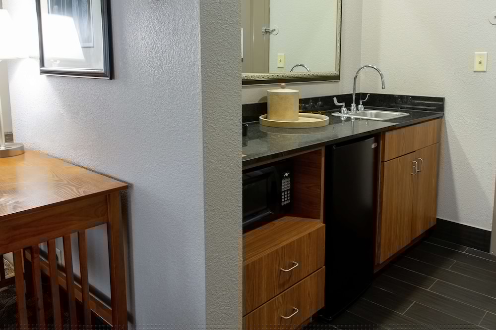 Hampton Inn & Suites Chesapeake-Square Mall 28/41